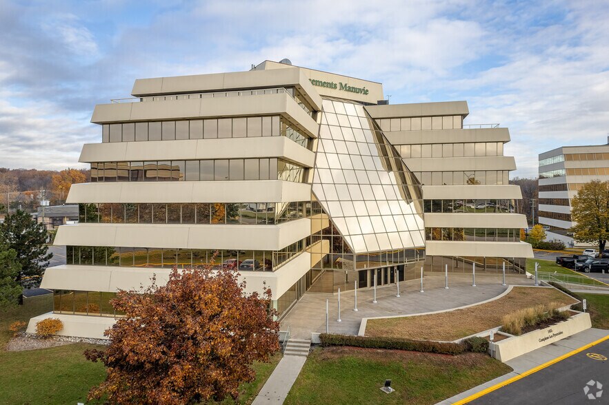 More Photos Of 1405 Hwy Trans-Canada, Dorval Office For Lease