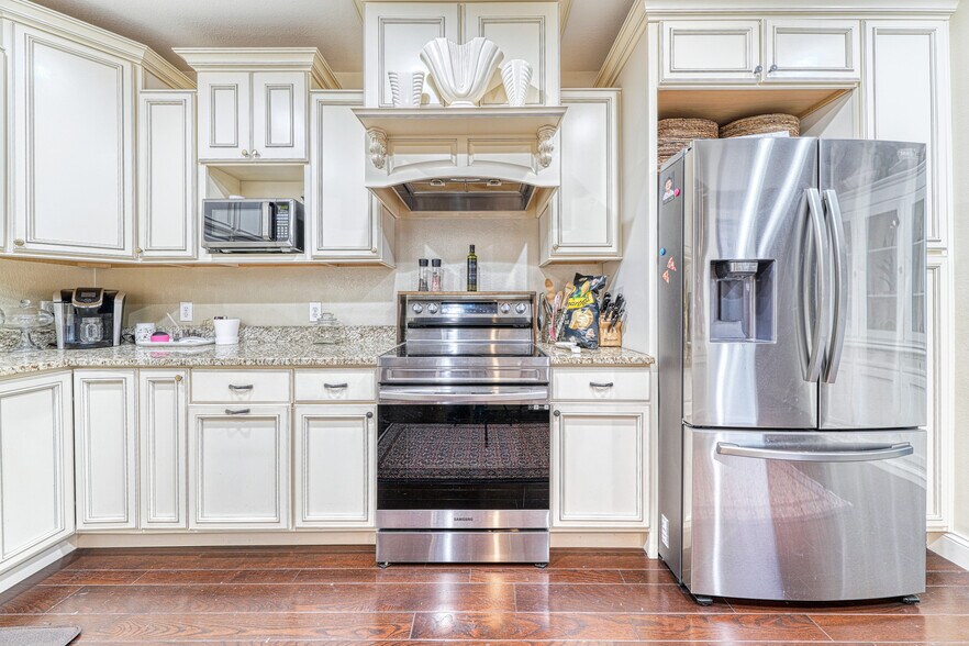 More Photos Of 1234 Manitoba Ave, South Milwaukee Specialty For Sale