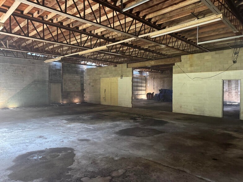 More Photos Of 5860 W Saginaw Rd, Coleman General Retail For Sale