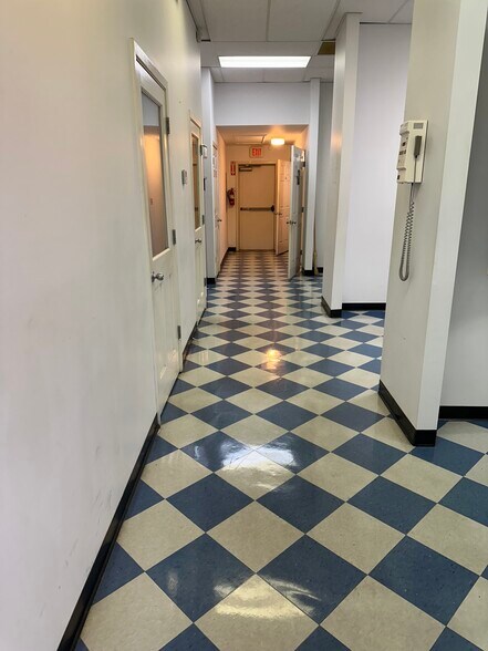 More Photos Of 493 N Front St, Memphis Office For Lease