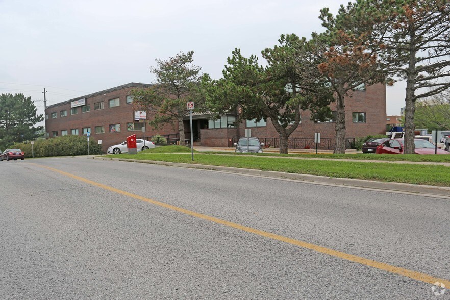 Primary Photo Of 679 Davis Dr, Newmarket Medical For Lease