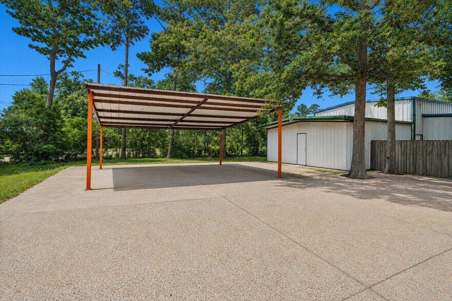 More Photos Of 11003 Willis Waukegan Rd, Conroe Light Distribution For Sale