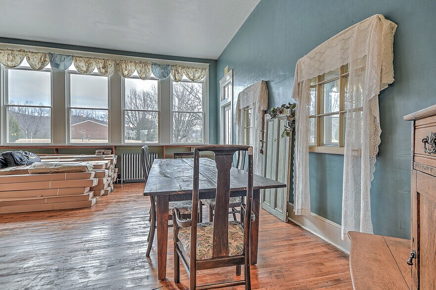More Photos Of 19407 Bethel Rd, Abingdon Flex For Sale