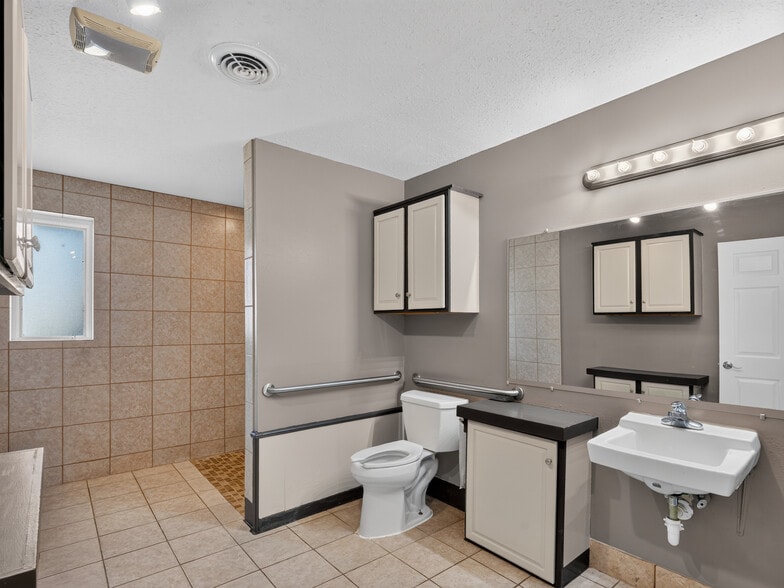 More Photos Of 200 S 4th St, Kawkawlin Assisted Living For Sale