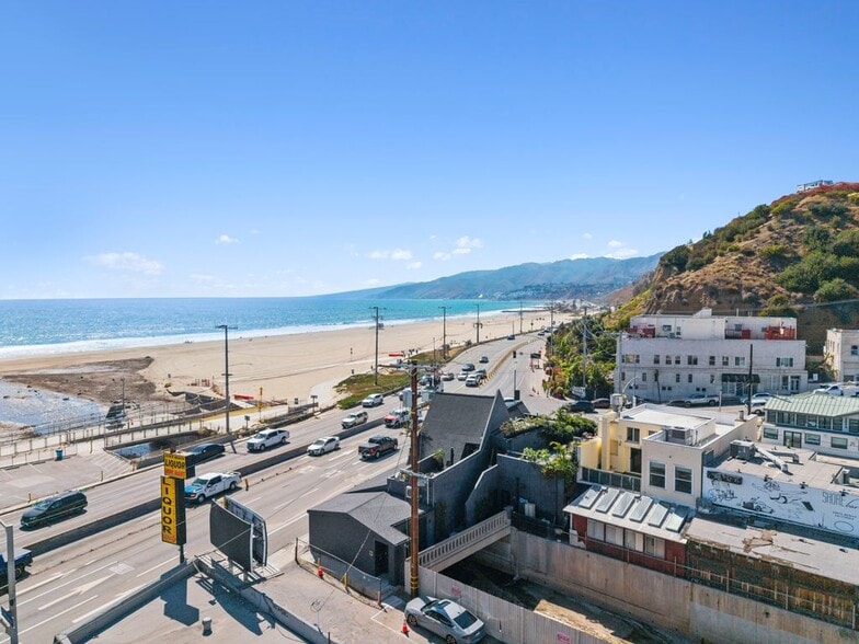 More Photos Of 100 W Channel Rd, Santa Monica Restaurant For Lease