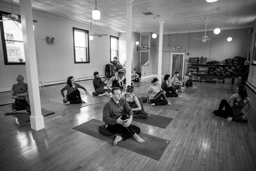 More Photos Of 17 Kellogg Ave, Amherst Storefront Retail Office For Lease