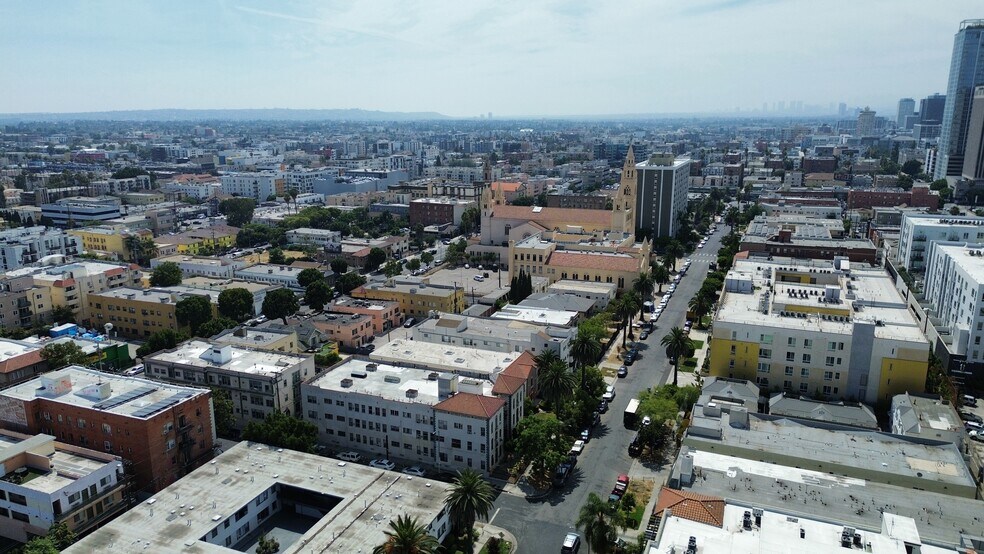 More Photos Of 2910 Leeward Ave, Los Angeles Apartments For Sale
