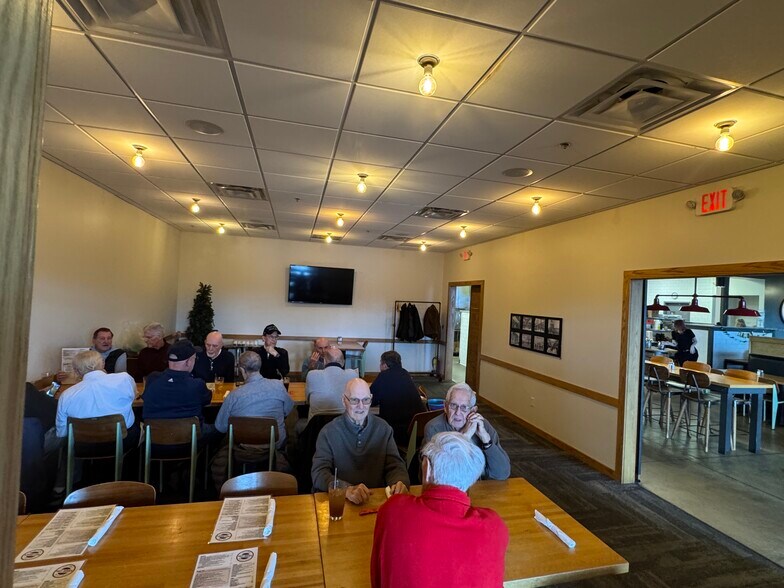 More Photos Of 7729 W Ridgewood Dr, Parma Restaurant For Lease