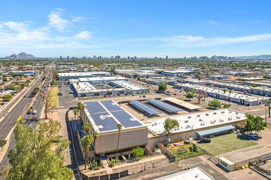 More Photos Of 3001 W Indian School Rd, Phoenix Office For Sale