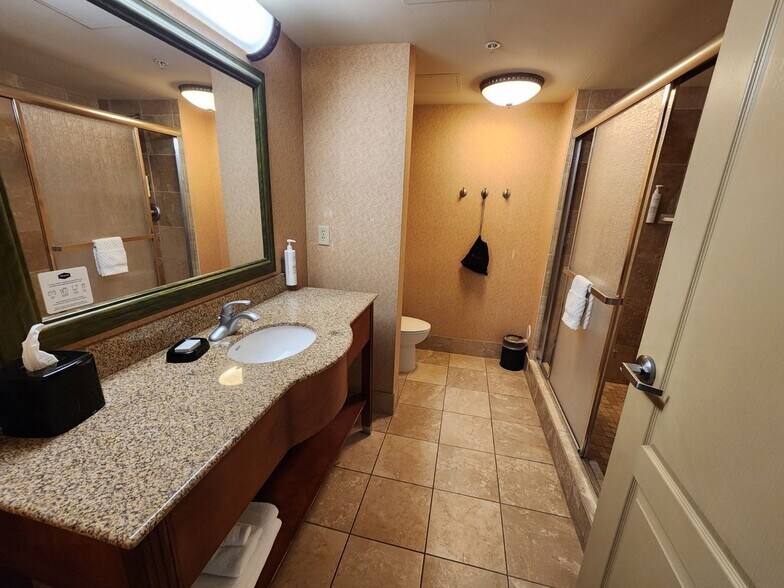 More Photos Of 102 McCormick Pky, Canon City Hotel For Sale