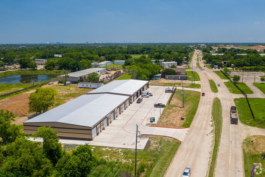 More Photos Of 16420 Bellfort, Sugar Land Warehouse For Lease