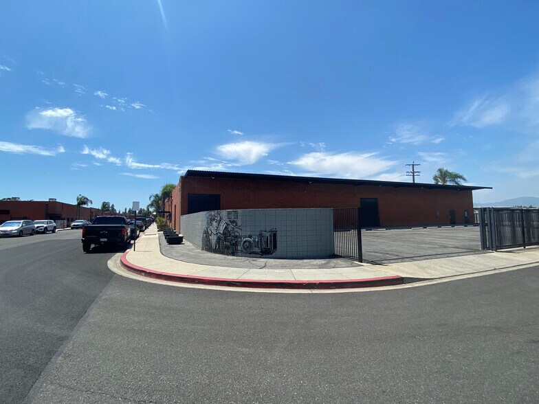 More Photos Of 4510 W Vanowen St, Burbank Unknown For Lease