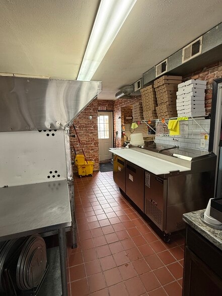 More Photos Of 108 E Bellevue St, Leslie Storefront For Sale