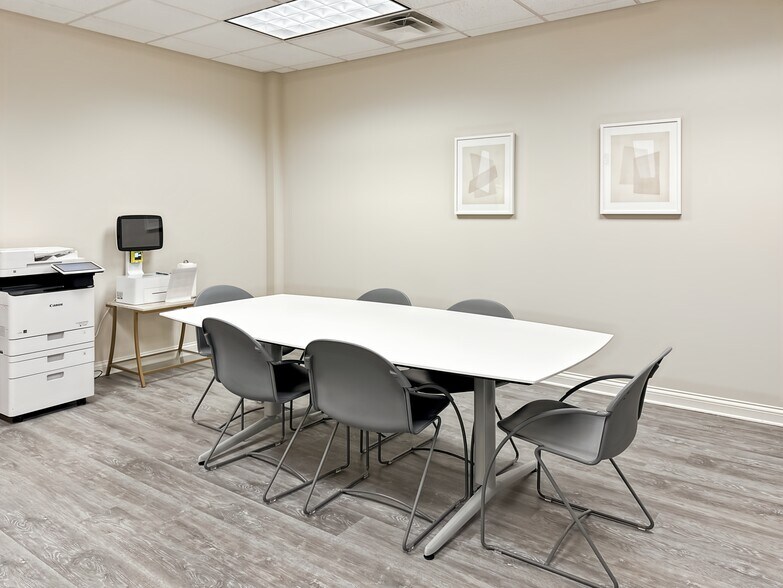More Photos Of 1870 W Winchester Rd, Libertyville Coworking Space