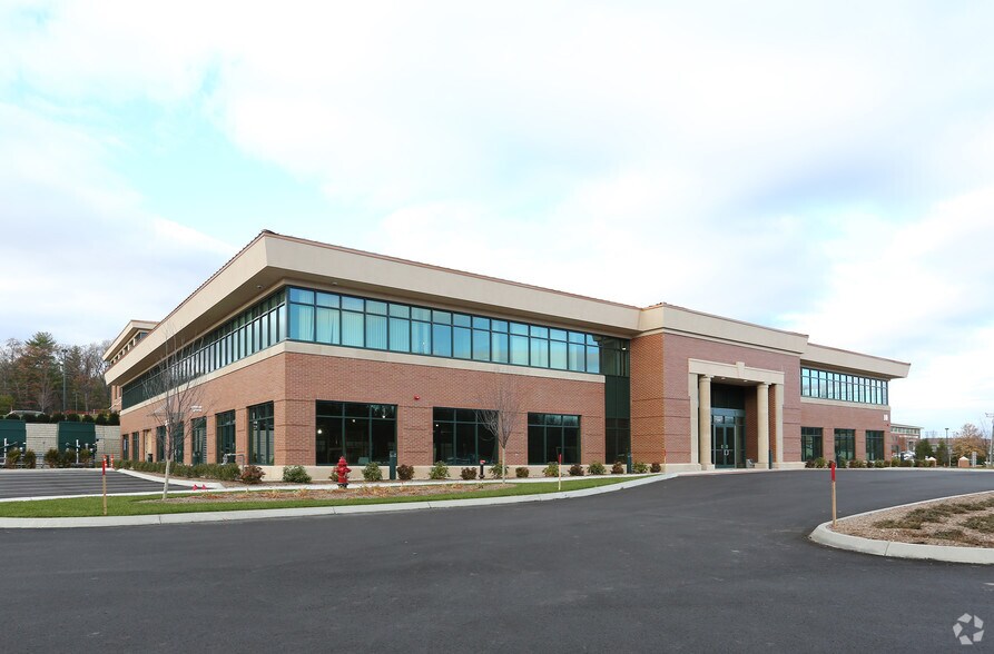 More Photos Of 10 Birdseye Rd, Farmington Medical For Lease