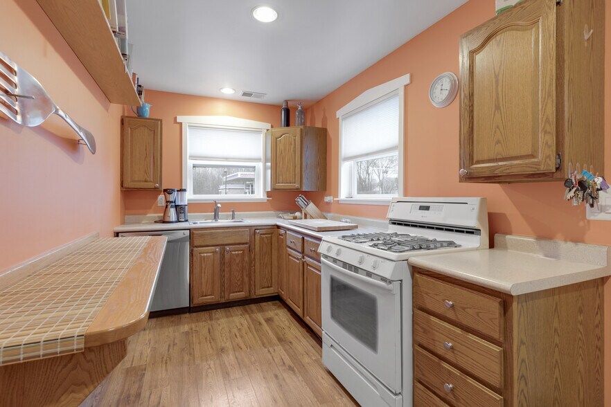 More Photos Of 8621 US Hwy 12, Richmond Bar For Sale