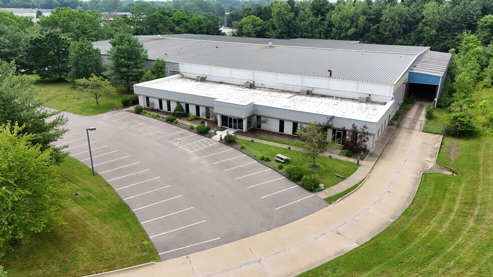 More Photos Of 4100 Congress Pky, Richfield Warehouse For Lease