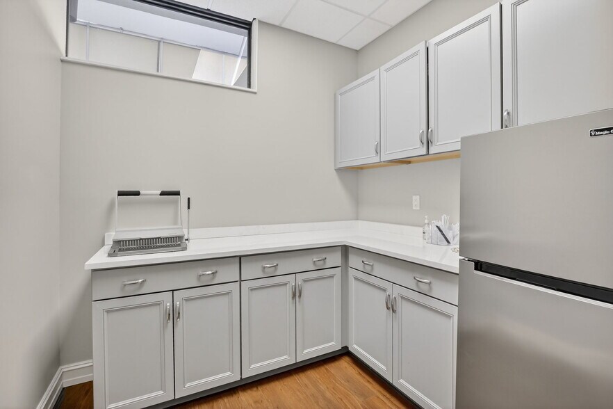 More Photos Of 100 SE 6th St, Fort Lauderdale Office For Lease