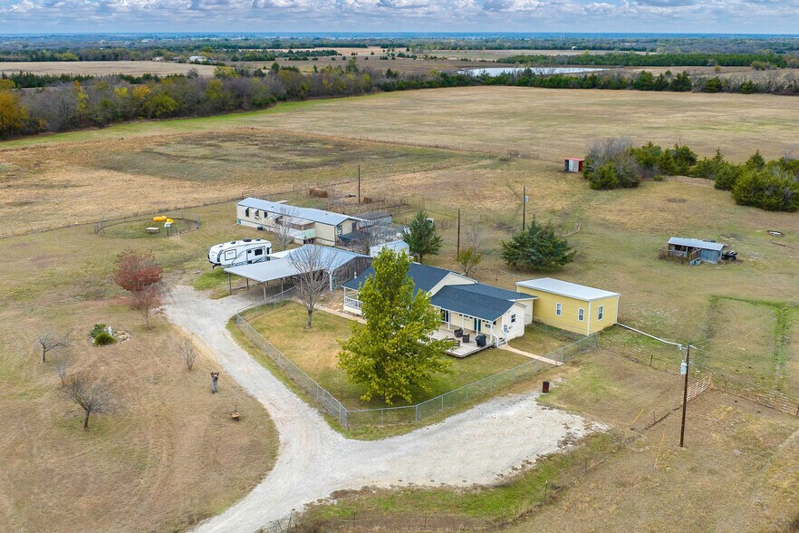 More Photos Of 10963 E US Highway 82, Windom Specialty For Sale