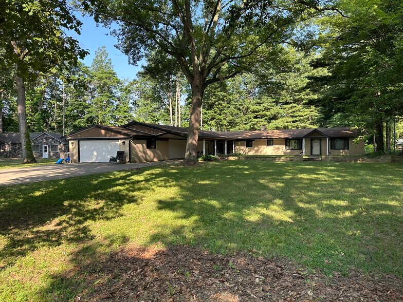 Primary Photo Of 10931 Telegraph Rd, Erie Flex For Sale