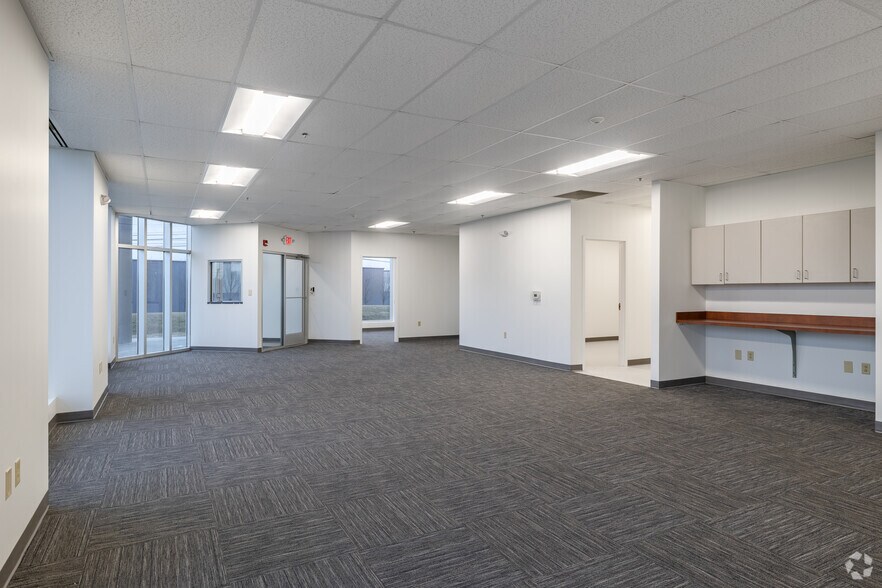 More Photos Of 1 S Shearer Dr, Carlisle Warehouse For Lease