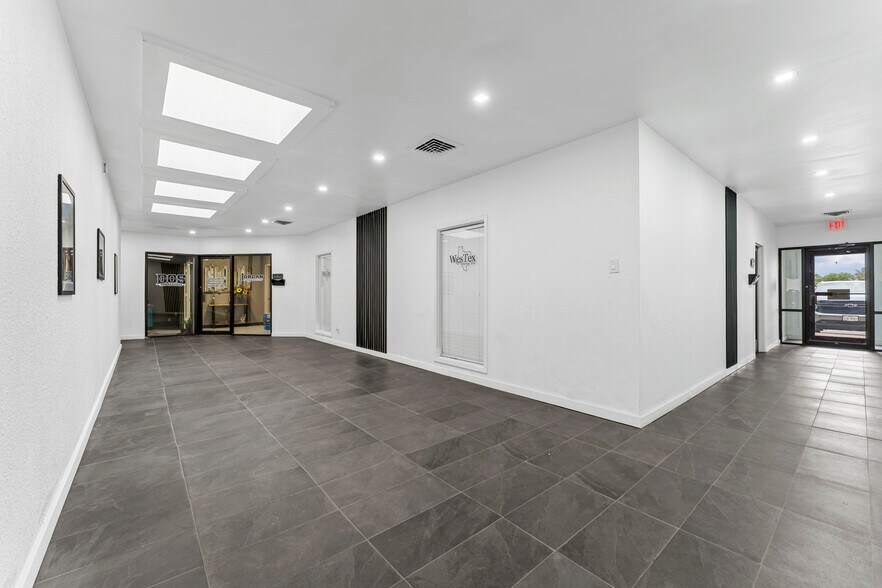 More Photos Of 3205 Kermit Hwy, Odessa Office For Sale