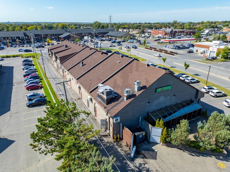 More Photos Of 100-120 Rue du Barry, Kirkland Restaurant For Lease