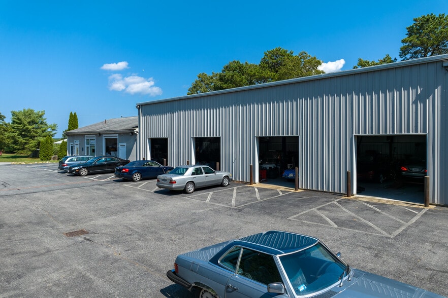 More Photos Of 7 Colonel Dr, Bourne Auto Repair For Sale