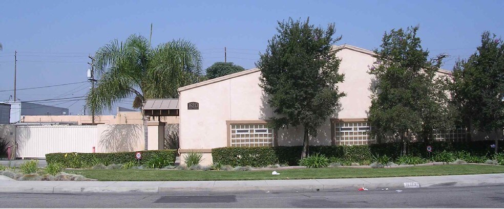 Primary Photo Of 16213-16217 Illinois Ave, Paramount Contractor Storage Yard For Lease