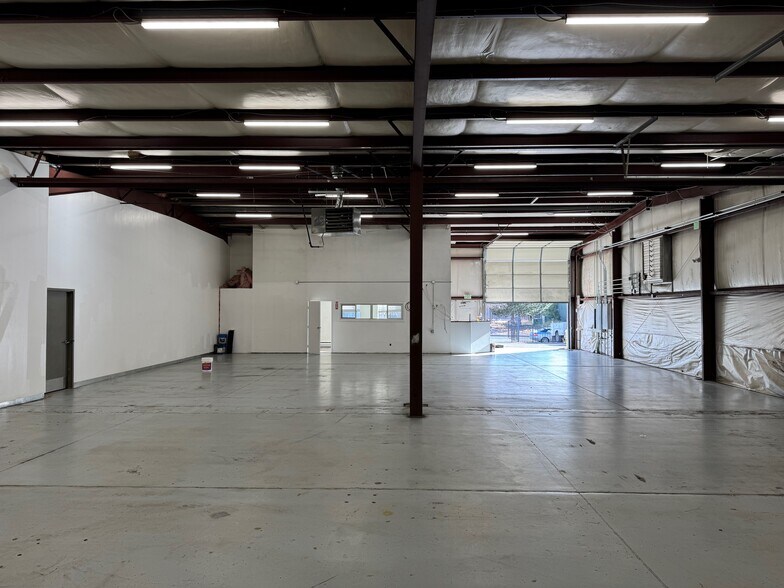 More Photos Of 5655 Parachute Cir, Colorado Springs Warehouse For Lease
