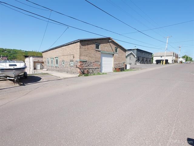 More Photos Of 407 W Memorial Dr, Houghton Freestanding For Sale
