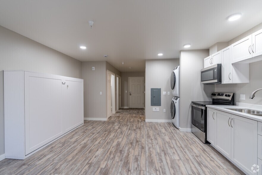 More Photos Of 2320 NW Lakeside Pl, Bend Multifamily For Sale