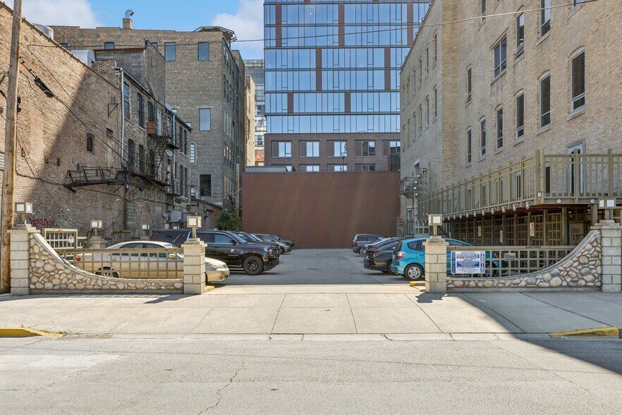 More Photos Of 165 N May St, Chicago Apartments For Sale