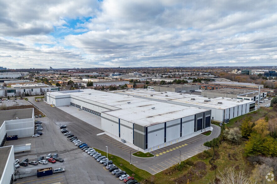 More Photos Of 112 E Beaver Creek Rd, Richmond Hill Warehouse For Lease