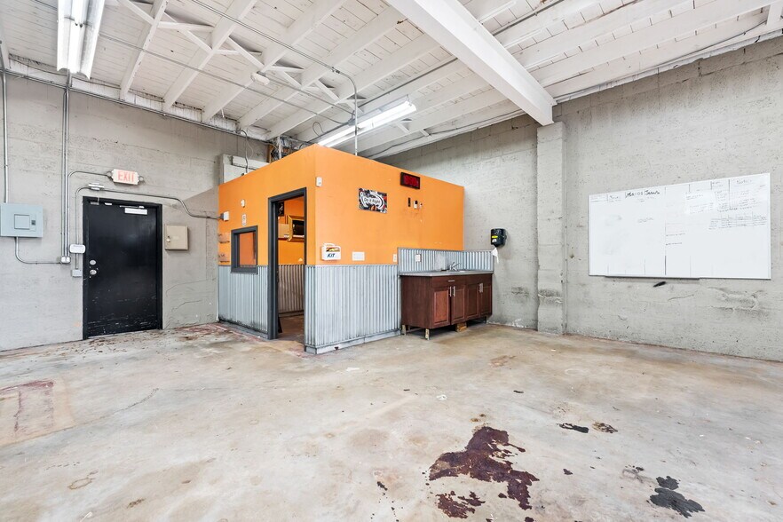 More Photos Of 1636 NE 12th Ter, Fort Lauderdale Manufacturing For Lease