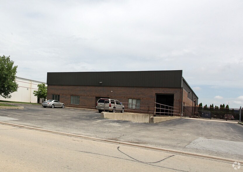Primary Photo Of 1319 Enterprise Dr, Romeoville Warehouse For Lease