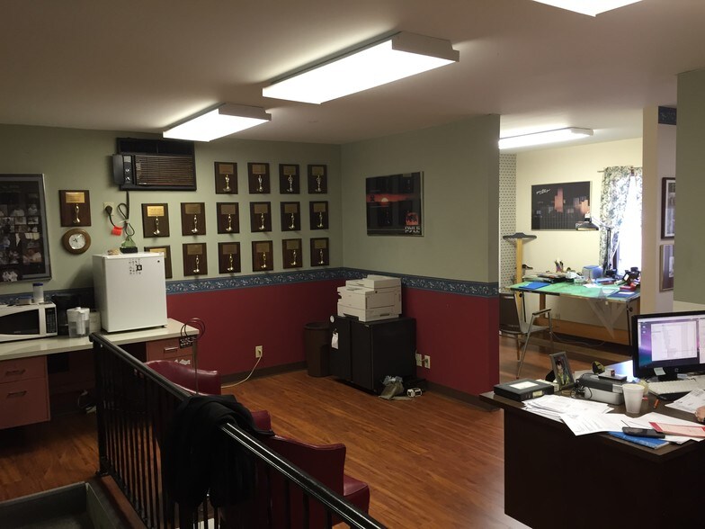 More Photos Of 252 E Washington St, East Peoria Office For Lease