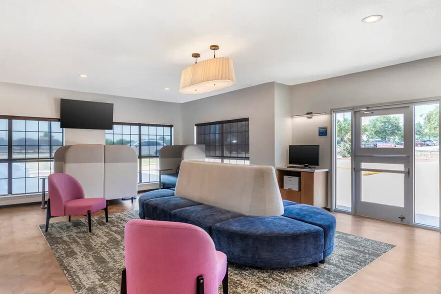 More Photos Of 1439 N Highway 67, Cedar Hill Hotel For Sale