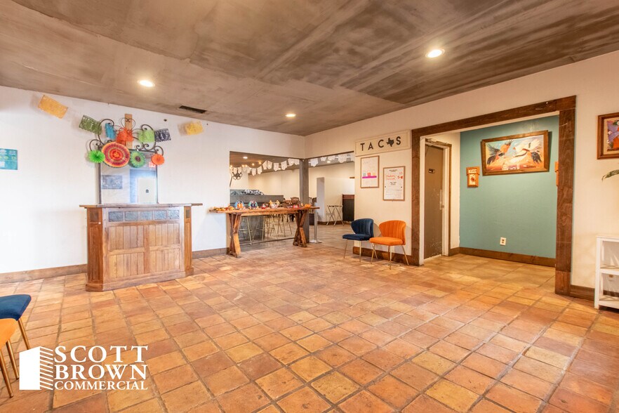 More Photos Of 820 S Interstate 35 E, Denton General Retail For Lease