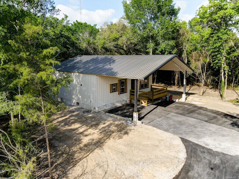 More Photos Of 4388 County Road 197, Alvin Specialty For Sale