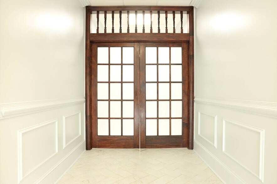 More Photos Of 122 N 3rd Ave, Chatsworth Office For Lease