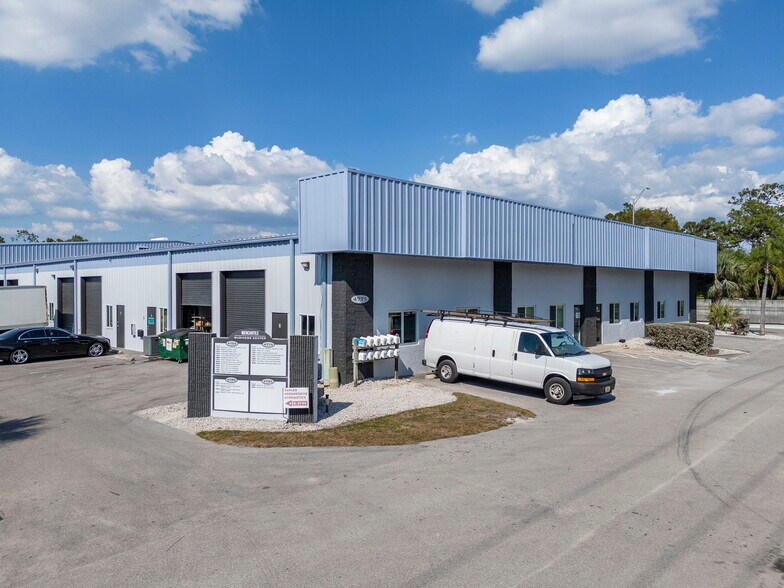 More Photos Of 4755 Mercantile Ave, Naples Unknown For Lease