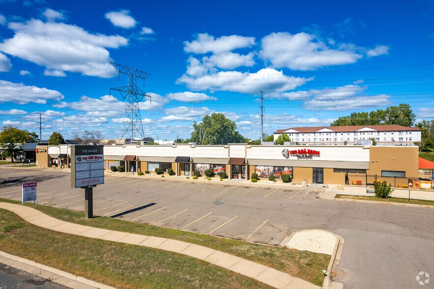 Primary Photo Of 2015-2029 Woodlynn Ave, Maplewood Freestanding For Lease
