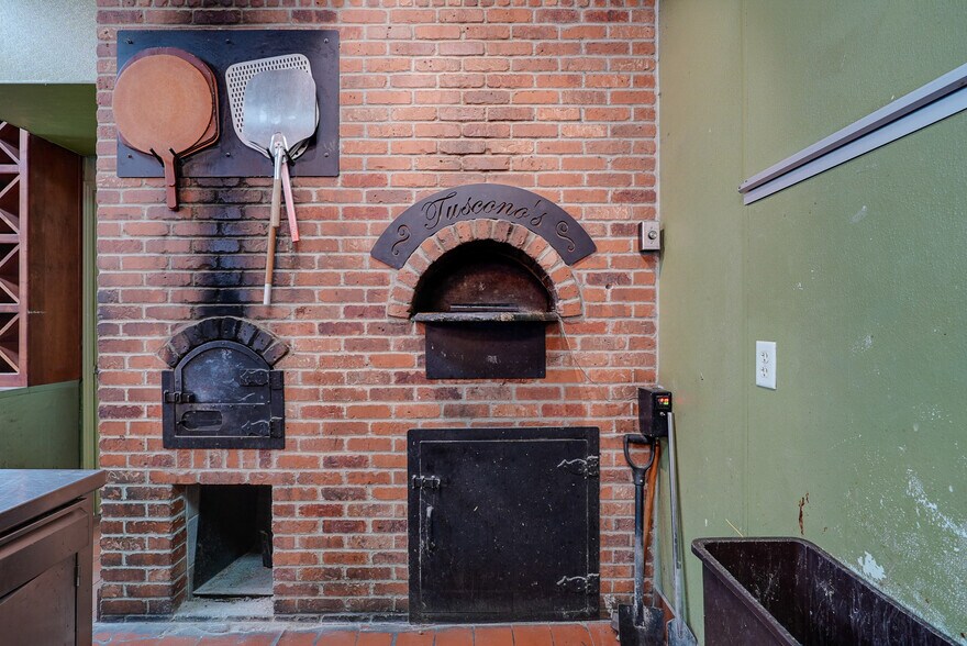 More Photos Of 312 S Hudson St, Buckner Restaurant For Sale