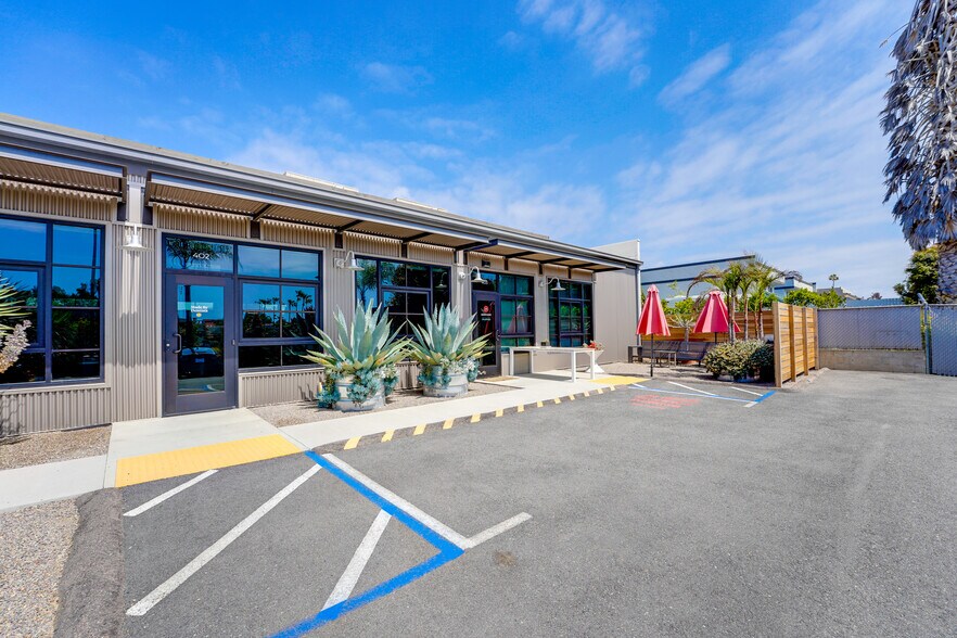 More Photos Of 435-439 S Cedros Ave, Solana Beach Storefront Retail Office For Lease