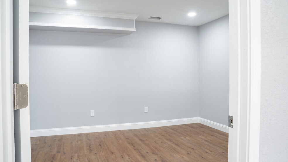 More Photos Of 106 E Main St, Kilgore Freestanding For Lease