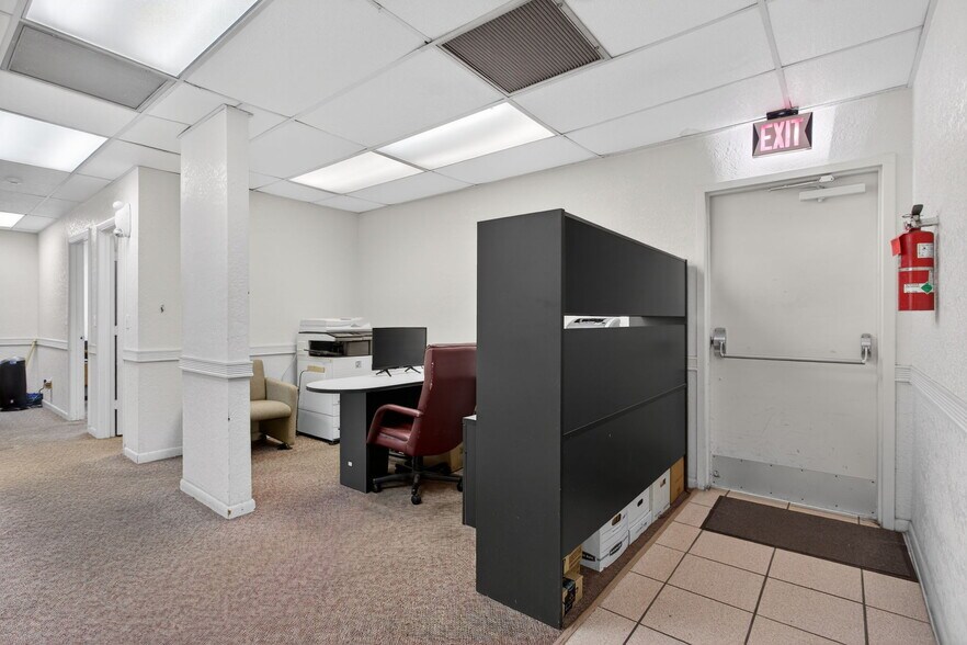 More Photos Of 513 N State Road 7, Margate Office For Lease