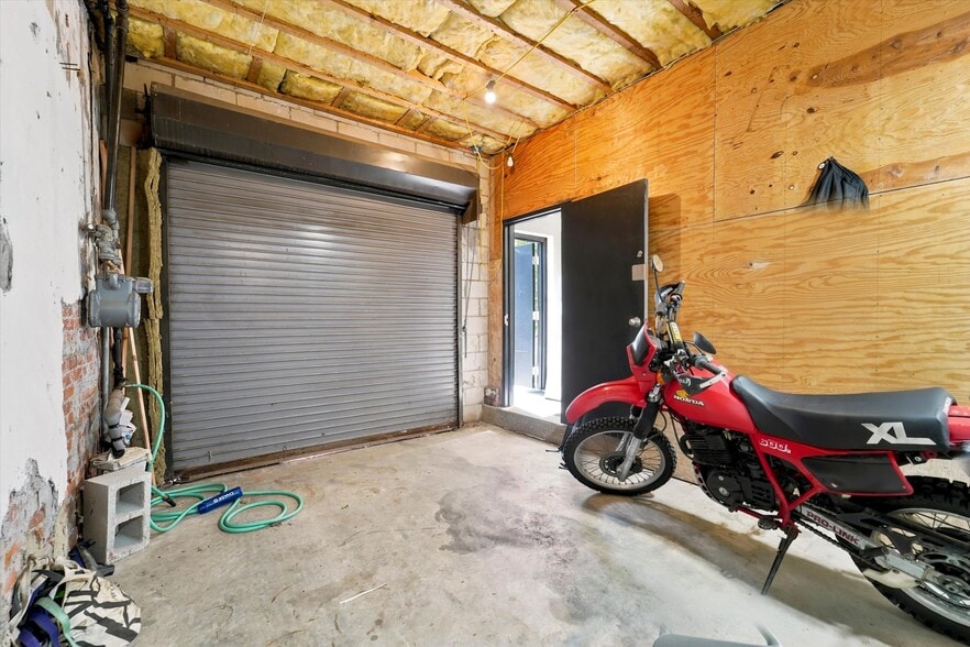 More Photos Of 1328 S 20th St, Philadelphia Distribution For Sale