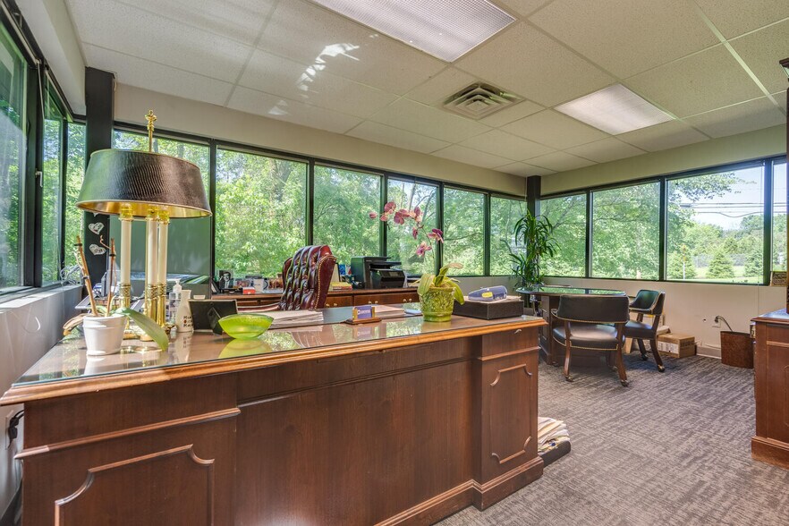 More Photos Of 69 Readington Rd, Branchburg Showroom For Lease