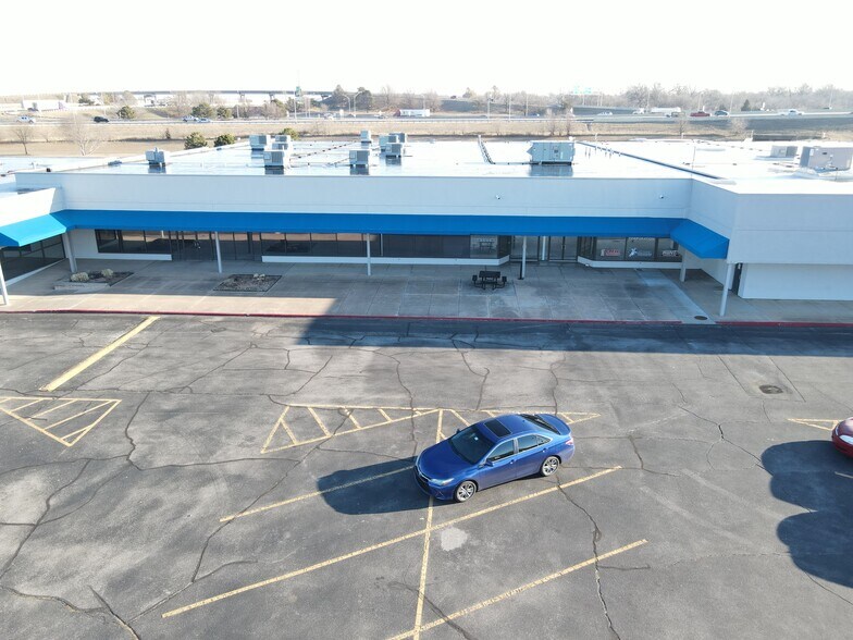 More Photos Of 9797-10161 E Admiral Pl, Tulsa Showroom For Lease